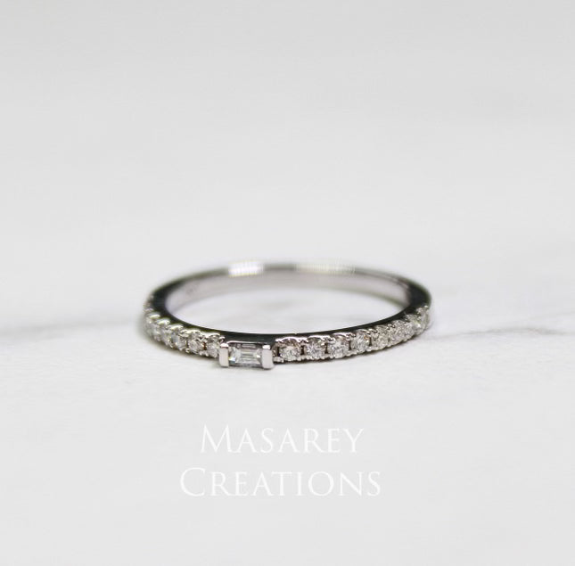 14kt Gold Round Brilliant Diamond Band Ring With Baguette Center